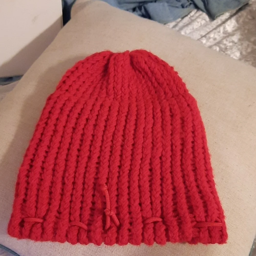 Vintage red knitted hat with drawstring ga Bulldog red